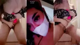 Miss Mega Squirt di Toilet Umum Ruang Publik